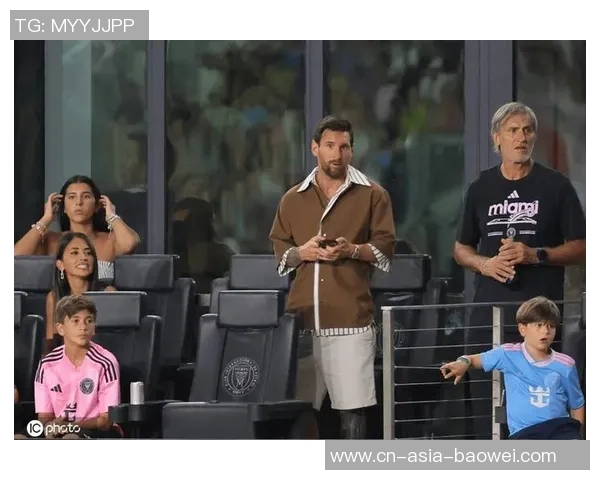 梅西合影时小球员被挤开德保罗出手推开不满插队者